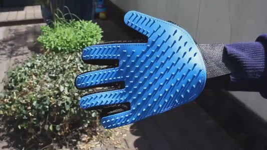 Petzure PurrfectPalm™ Self-Cleaning Grooming Glove